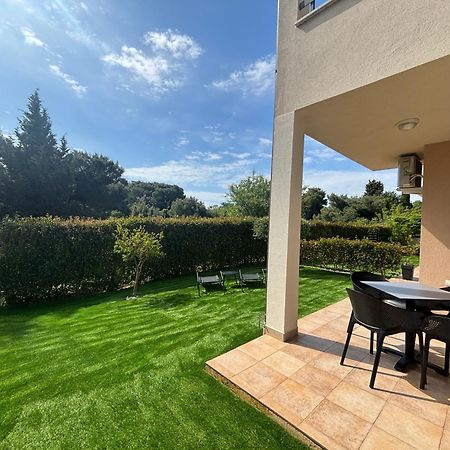 Apartment Punta Premantura E With Garden מראה חיצוני תמונה