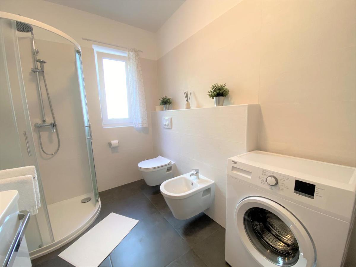 Apartment Punta Premantura E With Garden מראה חיצוני תמונה