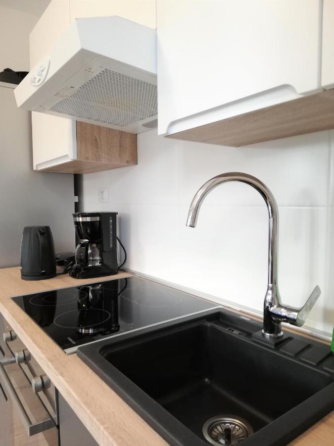 Apartment Punta Premantura E With Garden מראה חיצוני תמונה
