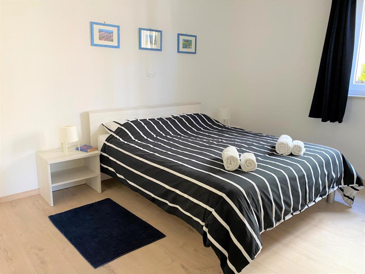 Apartment Punta Premantura E With Garden מראה חיצוני תמונה