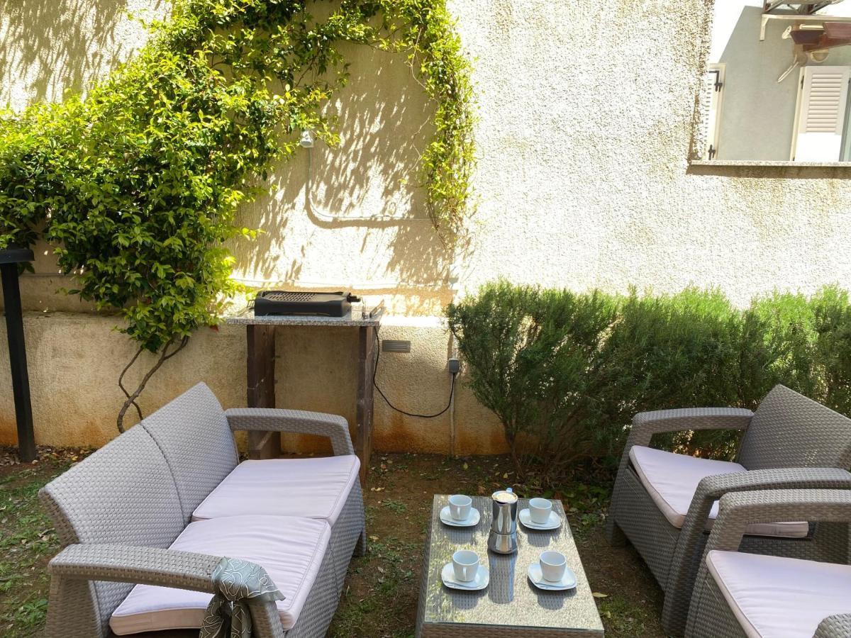 Apartment Punta Premantura E With Garden מראה חיצוני תמונה