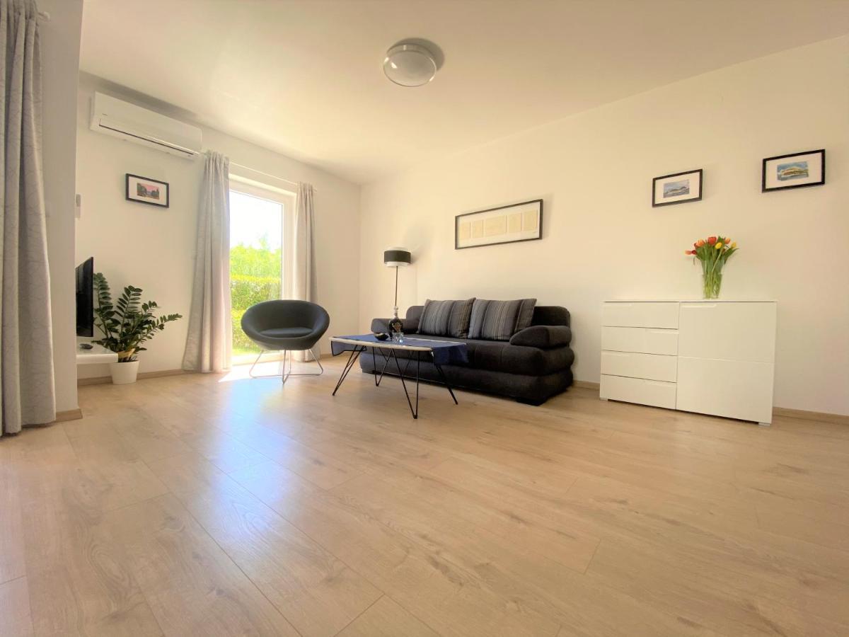 Apartment Punta Premantura E With Garden מראה חיצוני תמונה