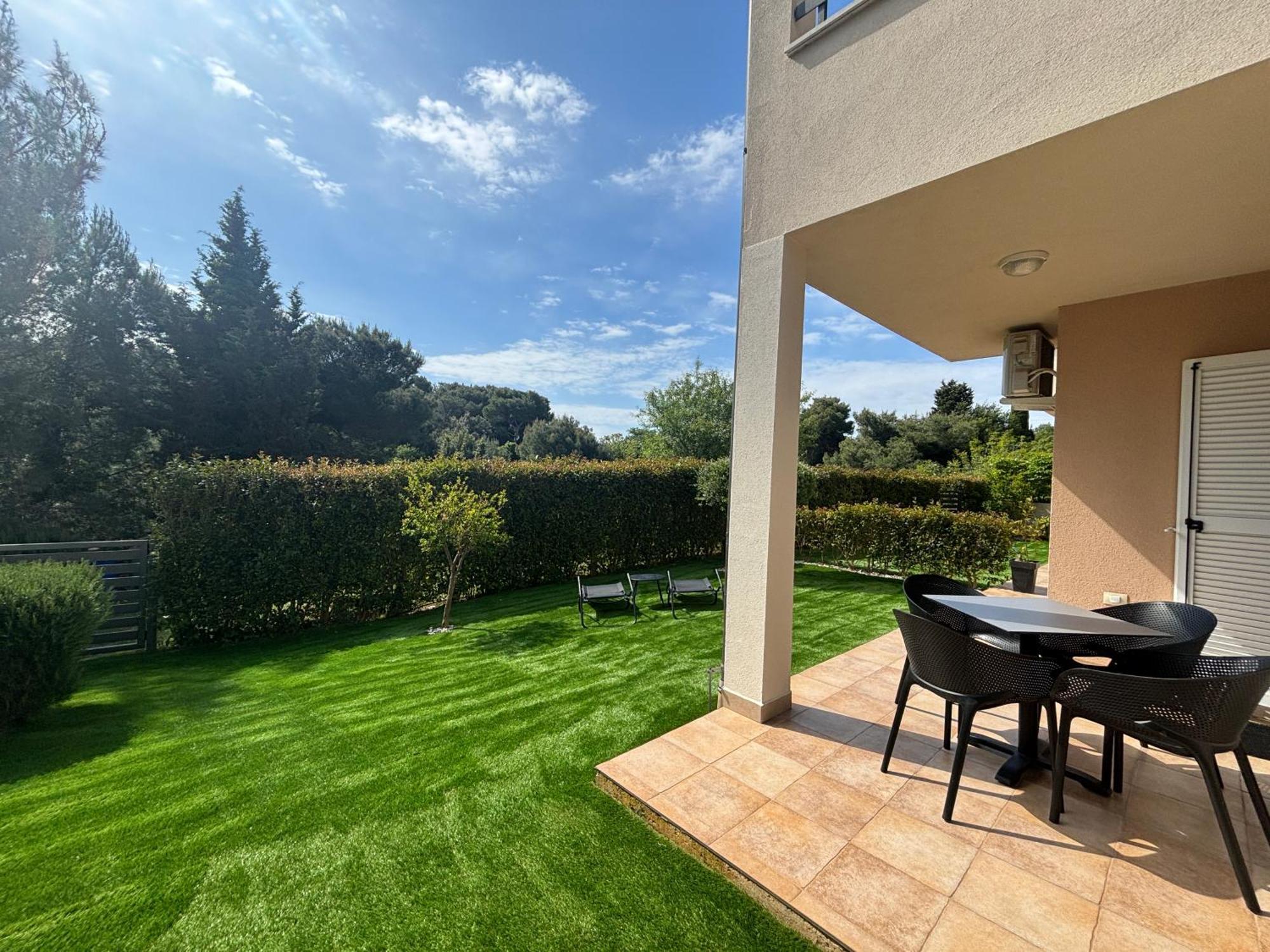 Apartment Punta Premantura E With Garden מראה חיצוני תמונה