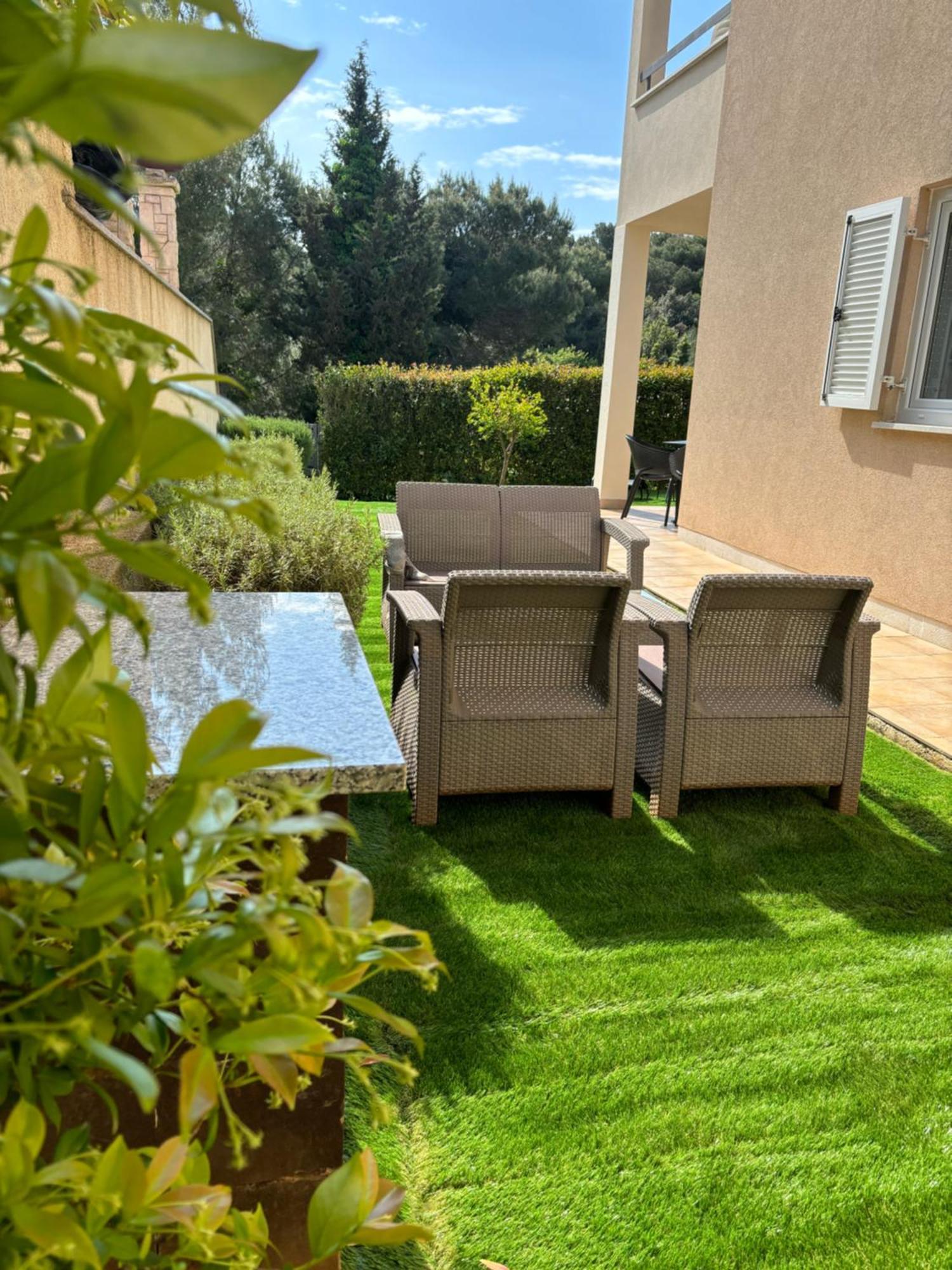 Apartment Punta Premantura E With Garden מראה חיצוני תמונה